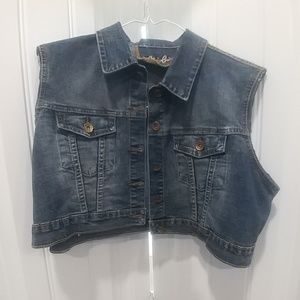 Short sleeveless blue jean jacket